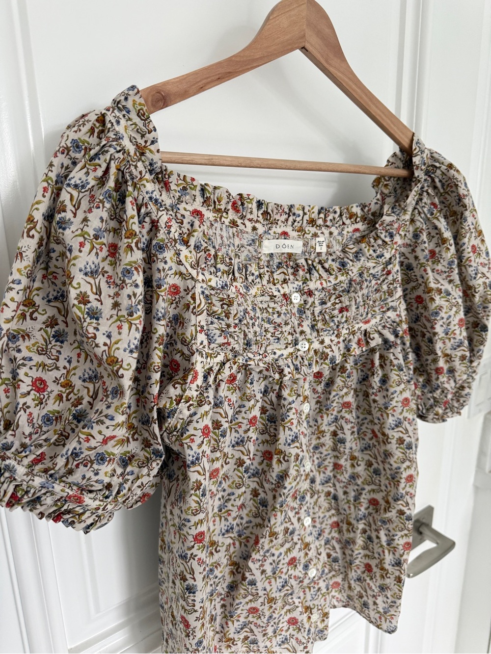 Doen Cream Multicolor Floral Puff-Sleeve Button Blouse - Picture 3 of 8